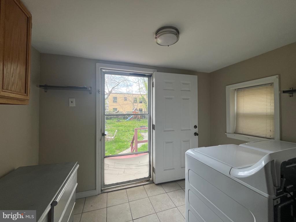 6122 BINGHAM STREET 1ST FLOOR