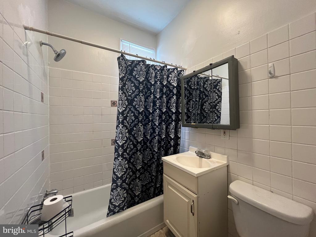 6122 BINGHAM STREET 1ST FLOOR