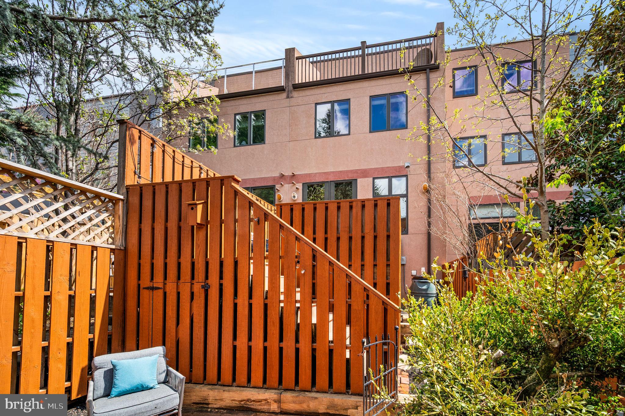 810 N NEWKIRK STREET