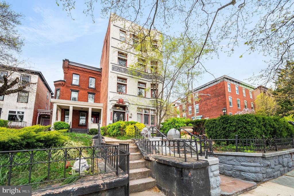 2301 GREEN STREET 3