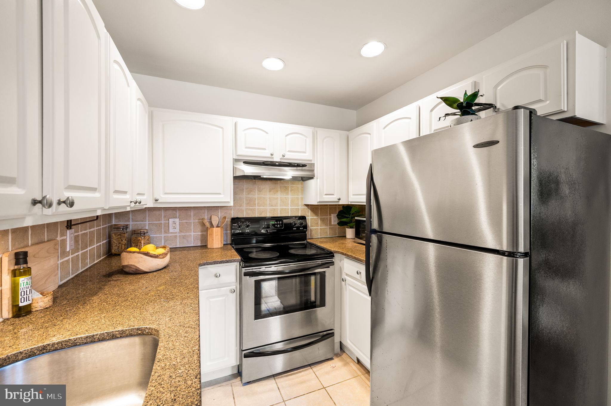 2301 GREEN STREET 3