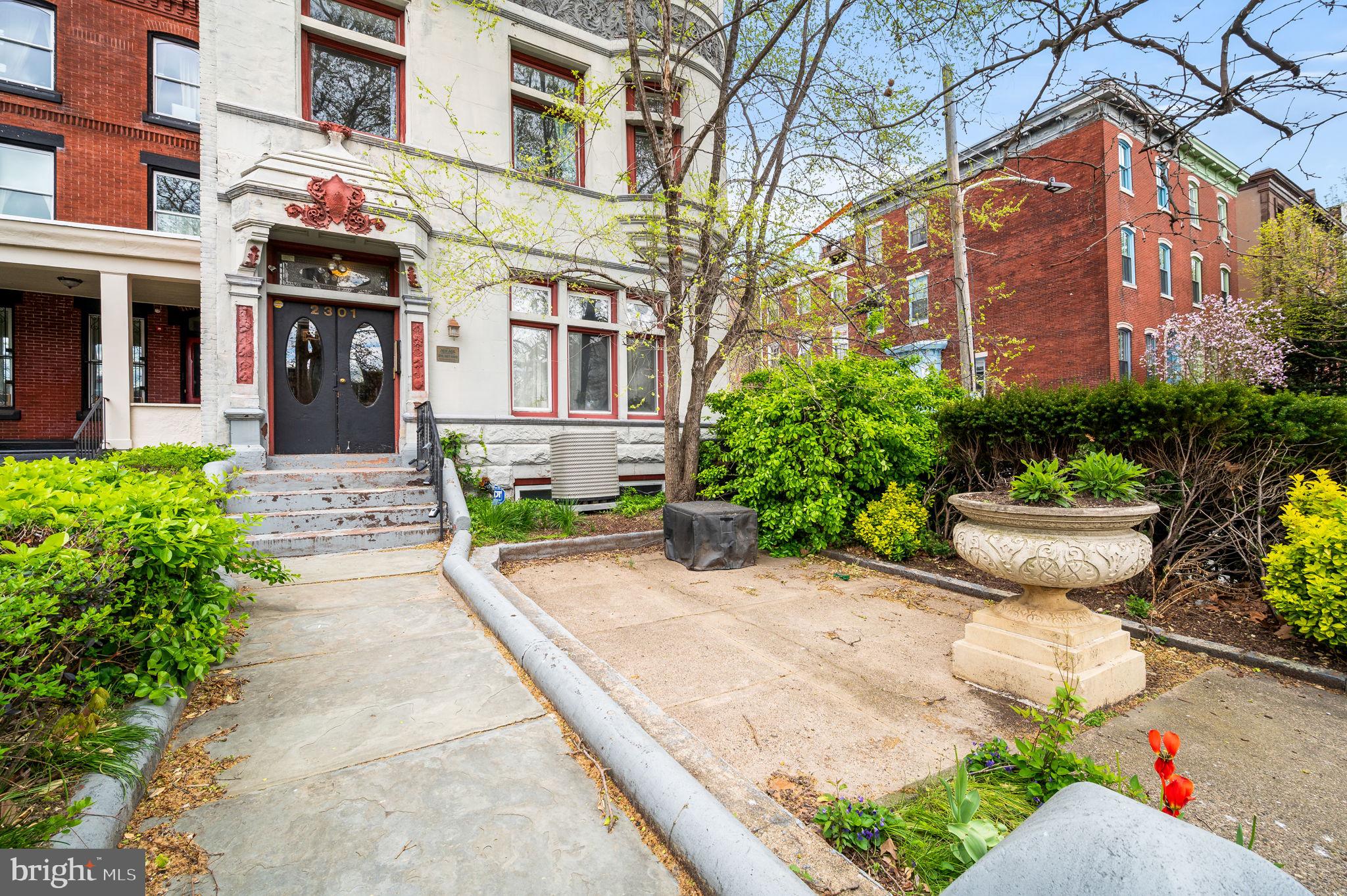 2301 GREEN STREET 3