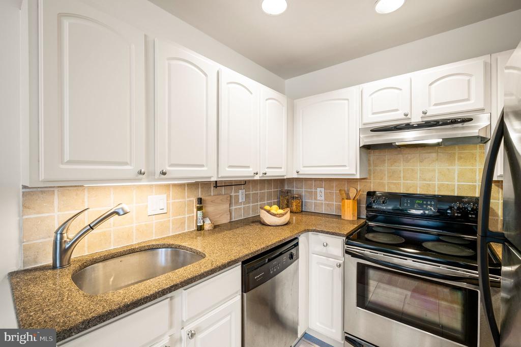 2301 GREEN STREET 3