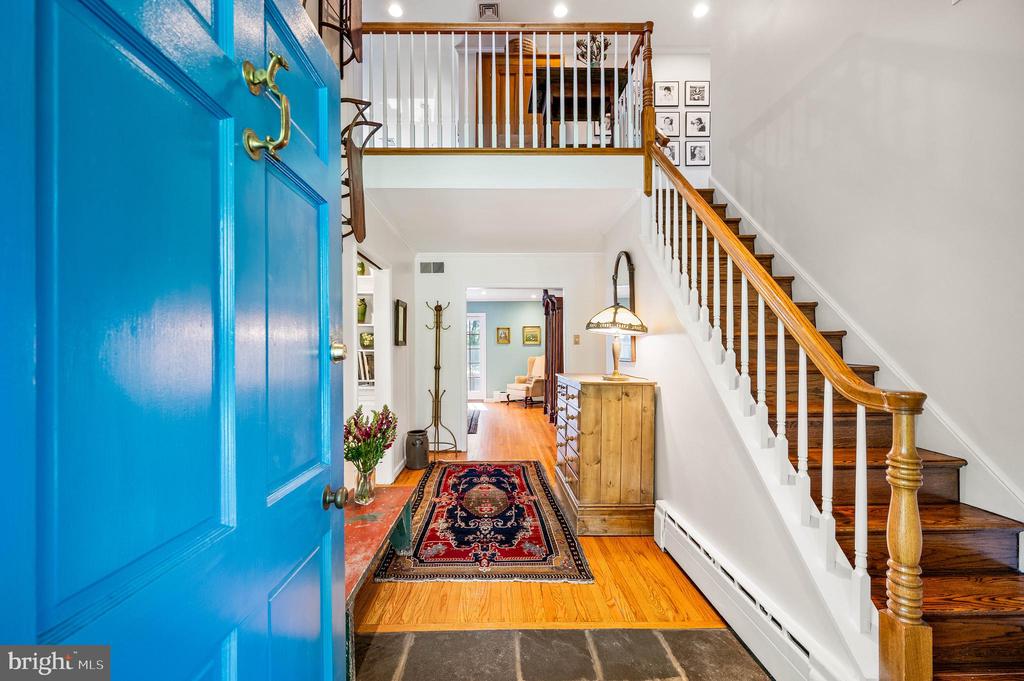 520 W MERMAID LANE