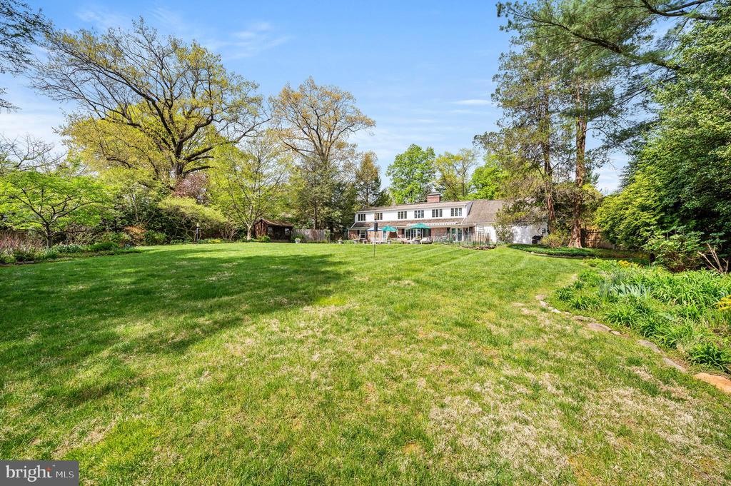 520 W MERMAID LANE