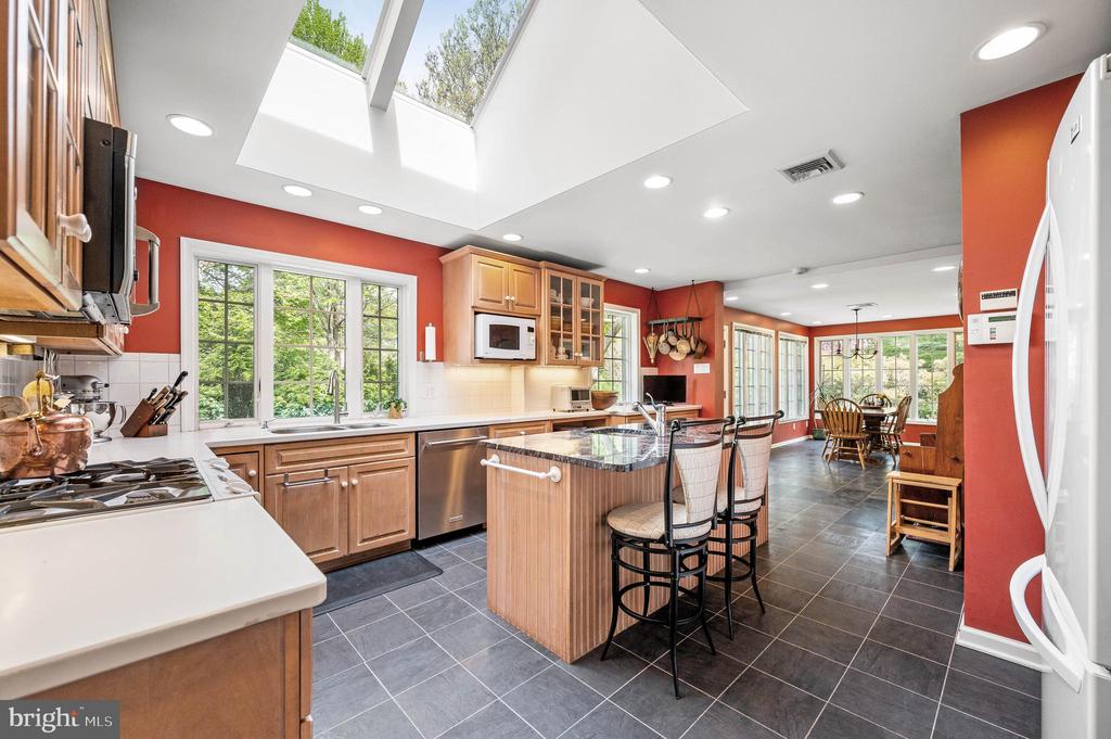 520 W MERMAID LANE