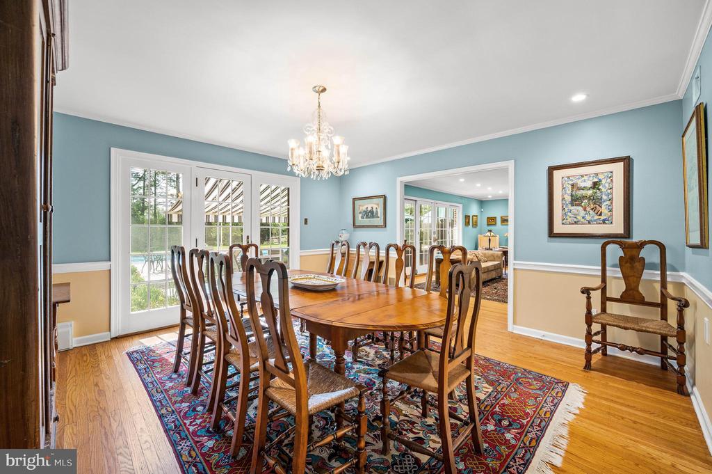 520 W MERMAID LANE