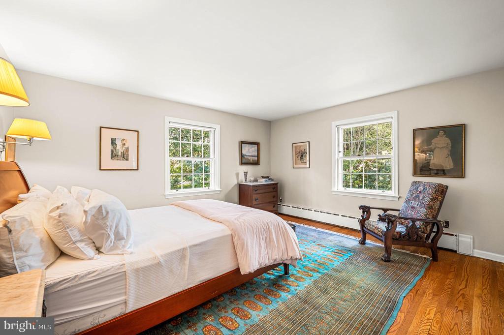 520 W MERMAID LANE