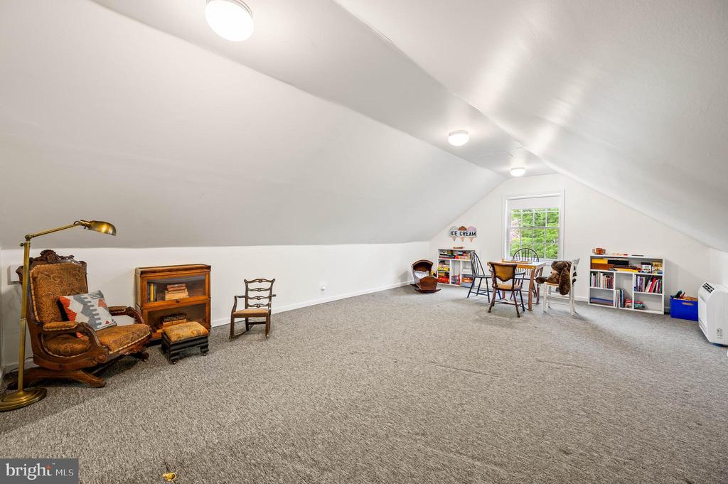 520 W MERMAID LANE