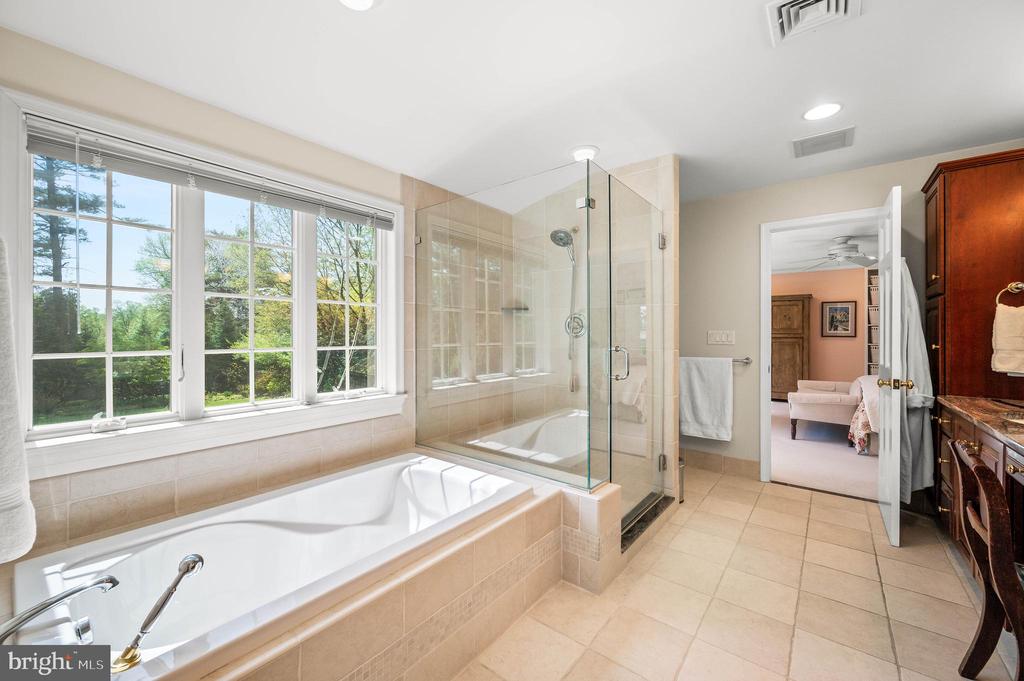 520 W MERMAID LANE