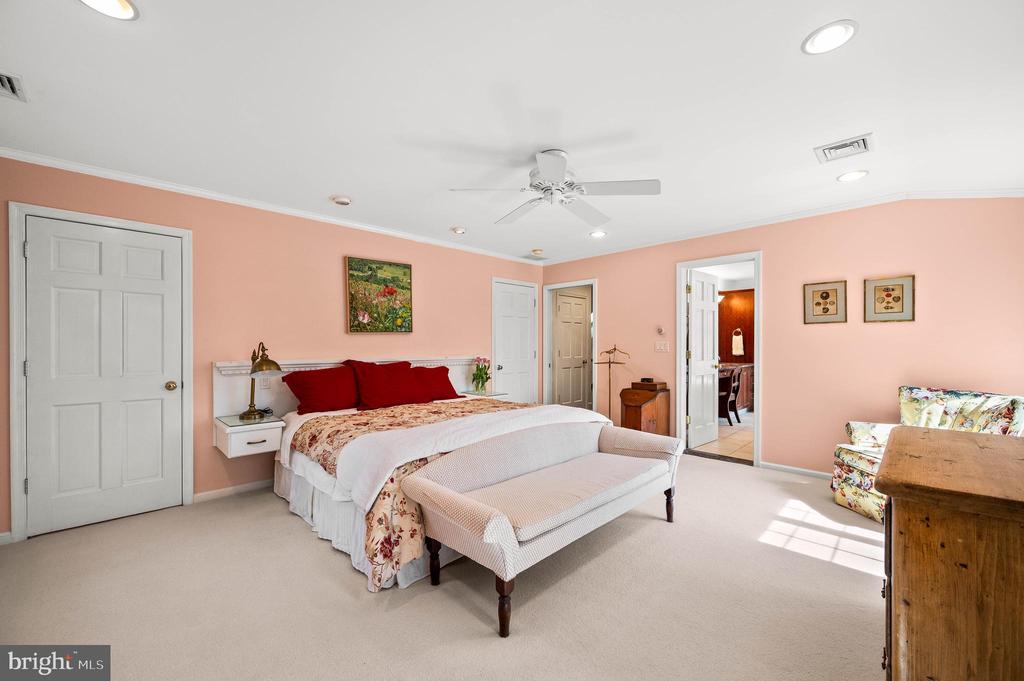 520 W MERMAID LANE