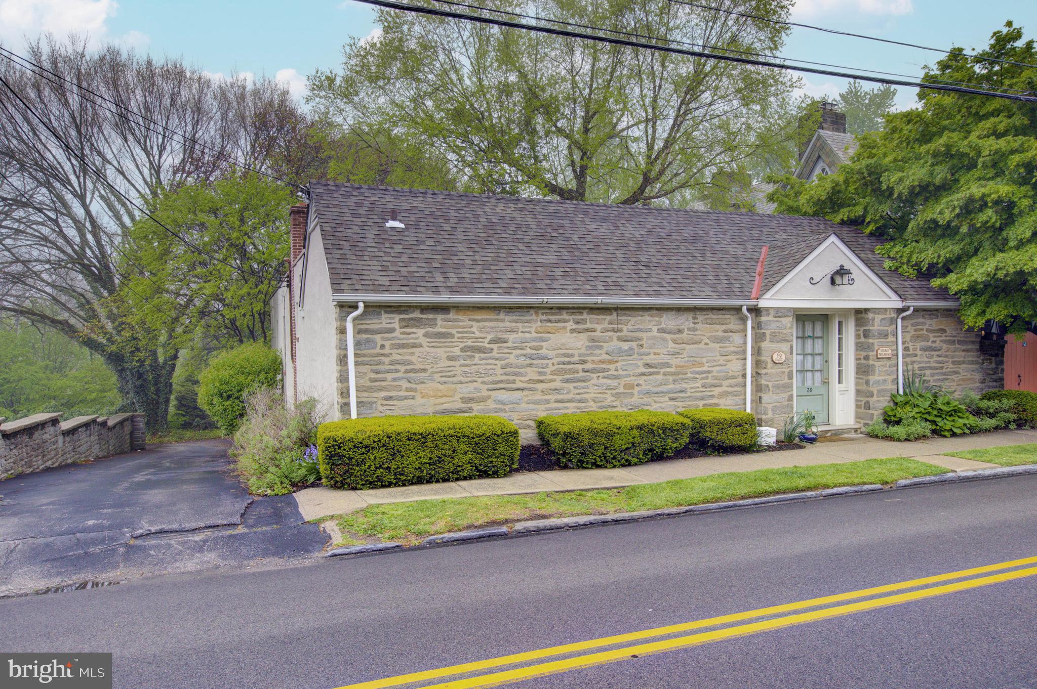 39 E CHESTNUT HILL AVENUE