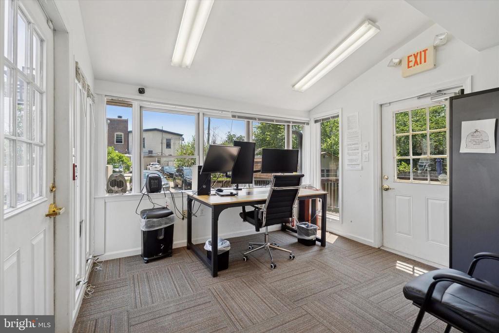 18 W EVERGREEN AVENUE