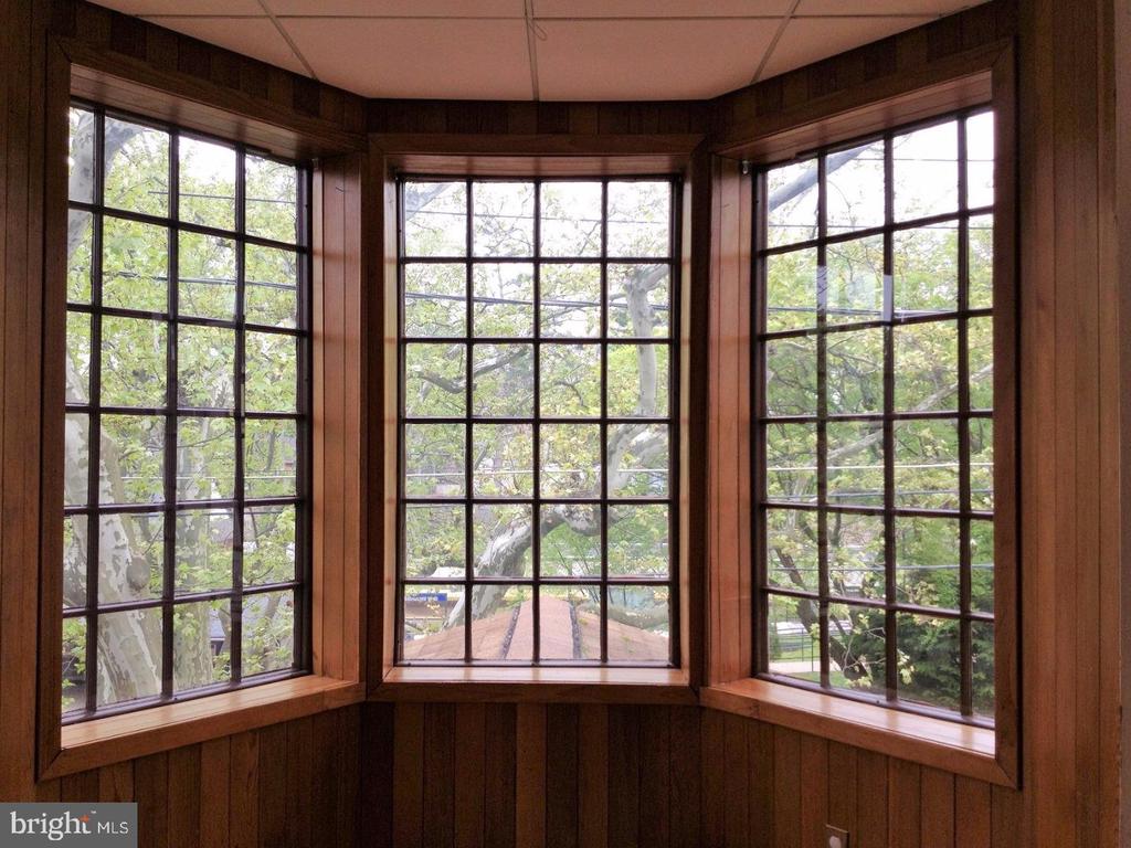 18 W EVERGREEN AVENUE