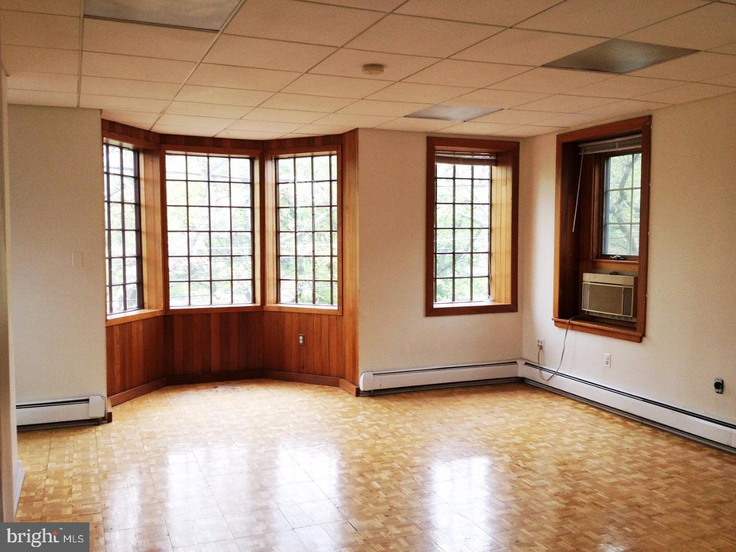 18 W EVERGREEN AVENUE