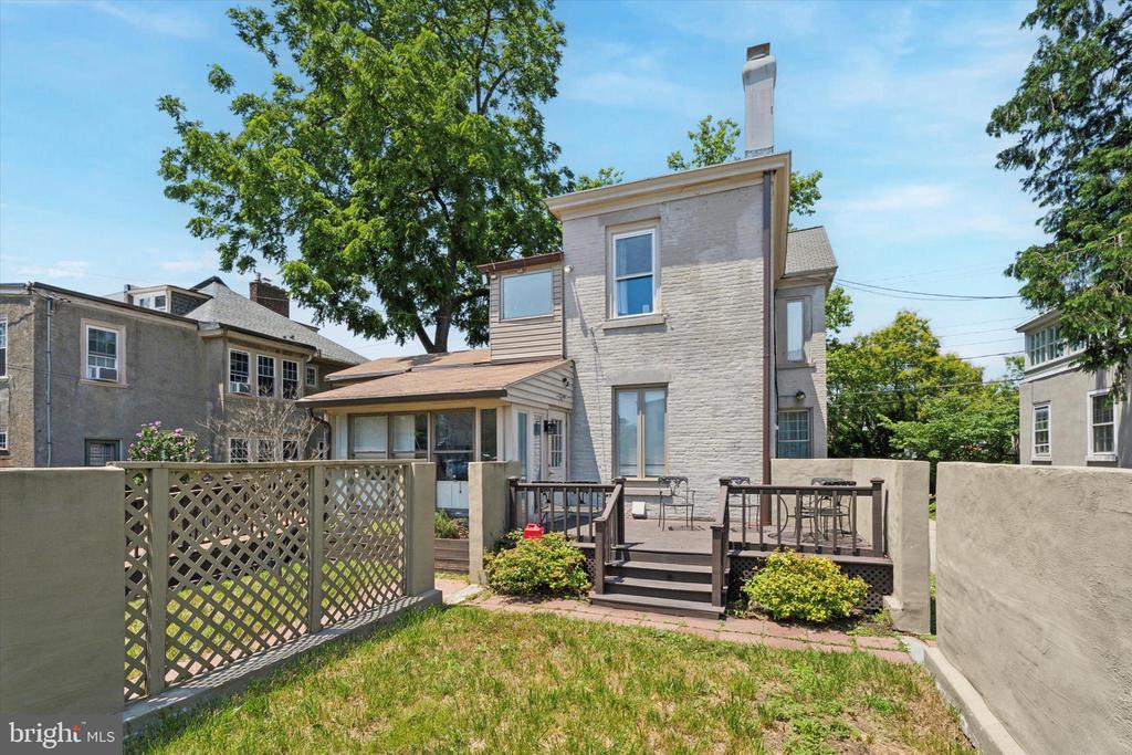 18 W EVERGREEN AVENUE