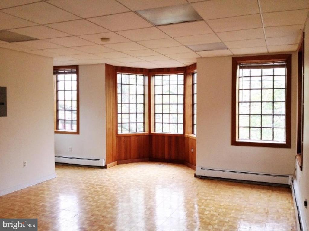 18 W EVERGREEN AVENUE