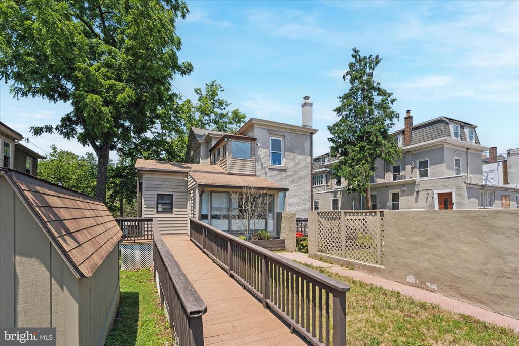 18 W EVERGREEN AVENUE