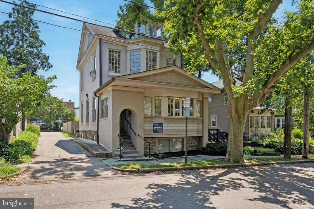 18 W EVERGREEN AVENUE