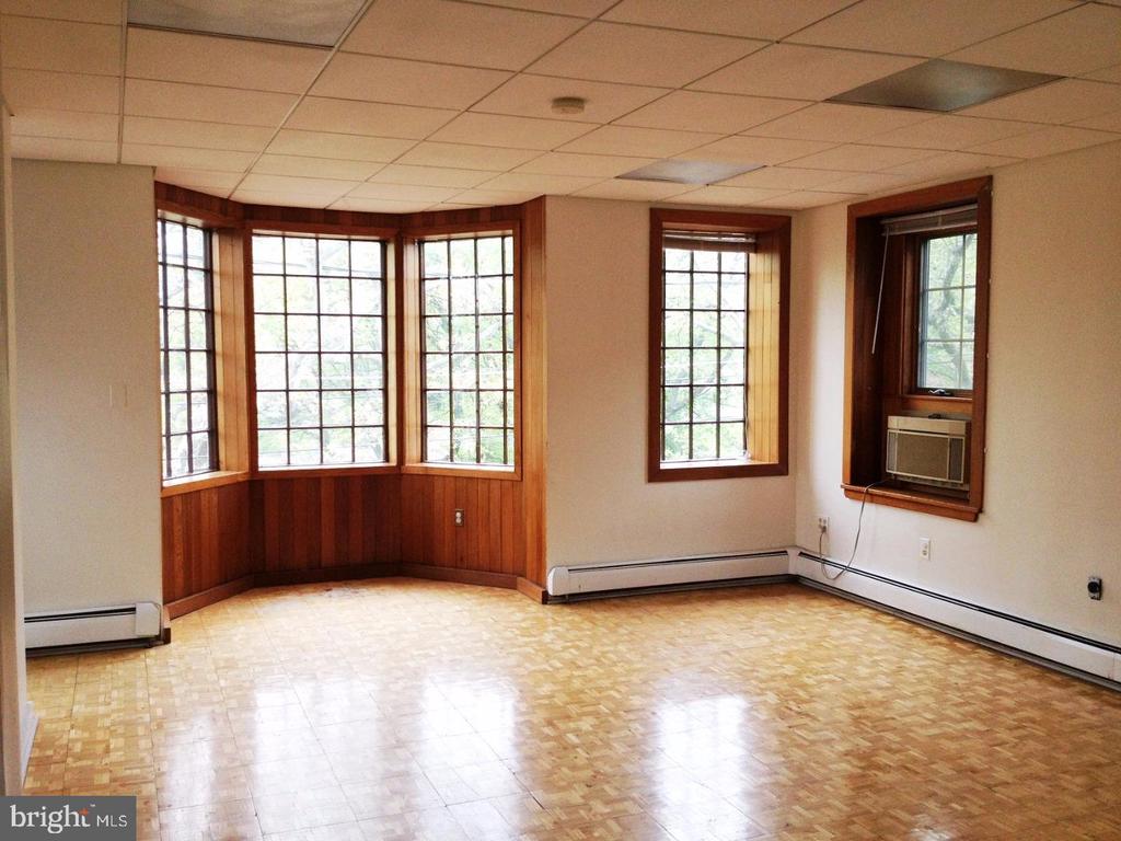 18 W EVERGREEN AVENUE