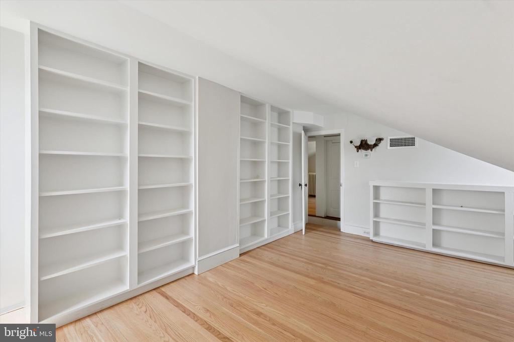 195 E EVERGREEN AVENUE
