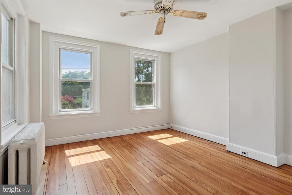 195 E EVERGREEN AVENUE