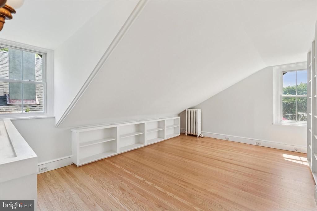 195 E EVERGREEN AVENUE