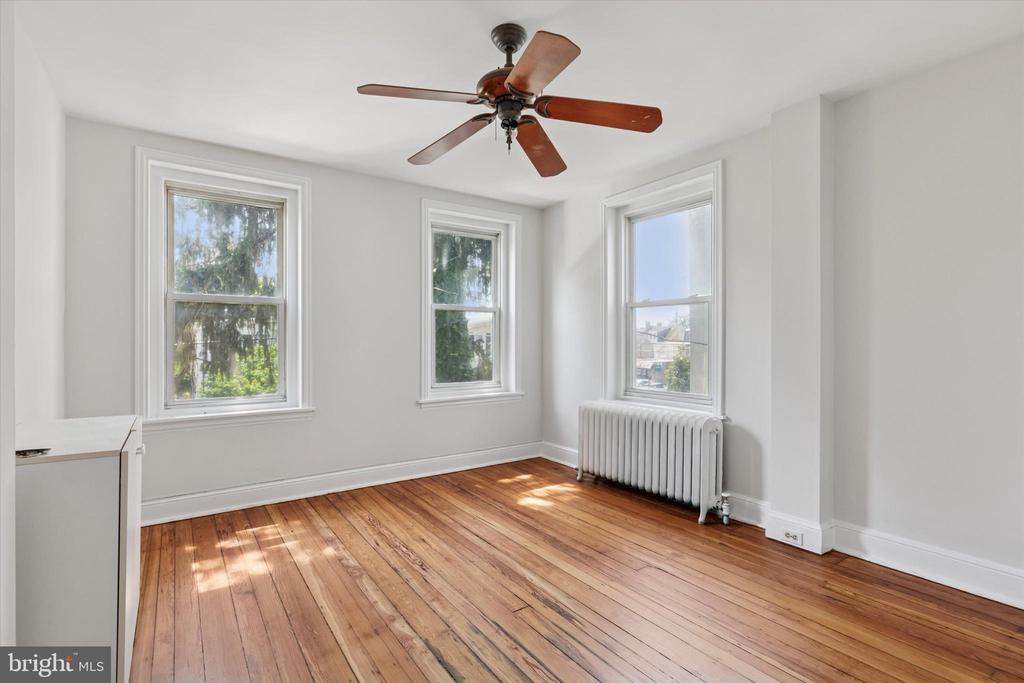 195 E EVERGREEN AVENUE