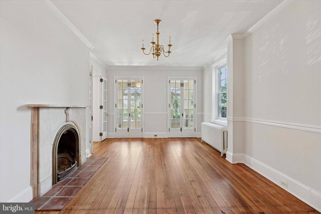 195 E EVERGREEN AVENUE