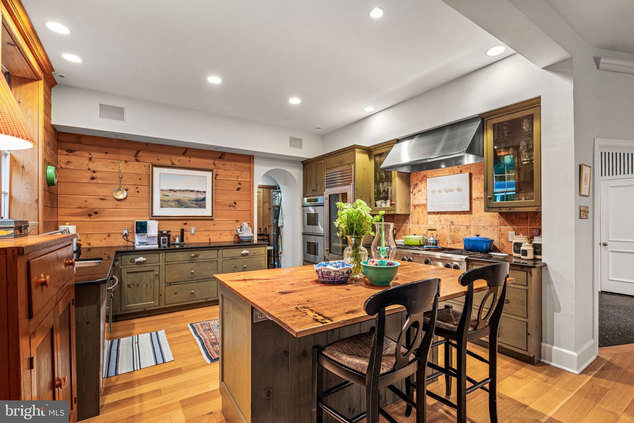 8702 SEMINOLE STREET