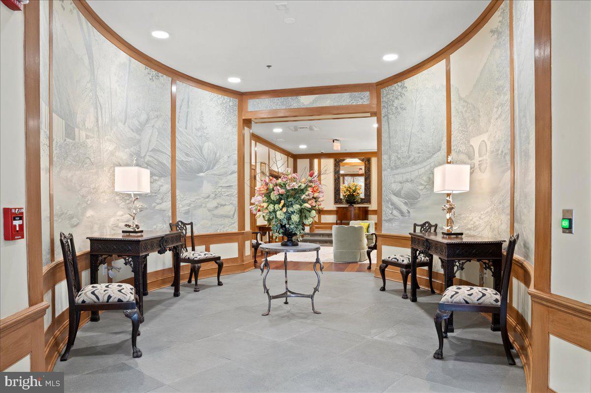 1 W HARTWELL LANE PH1