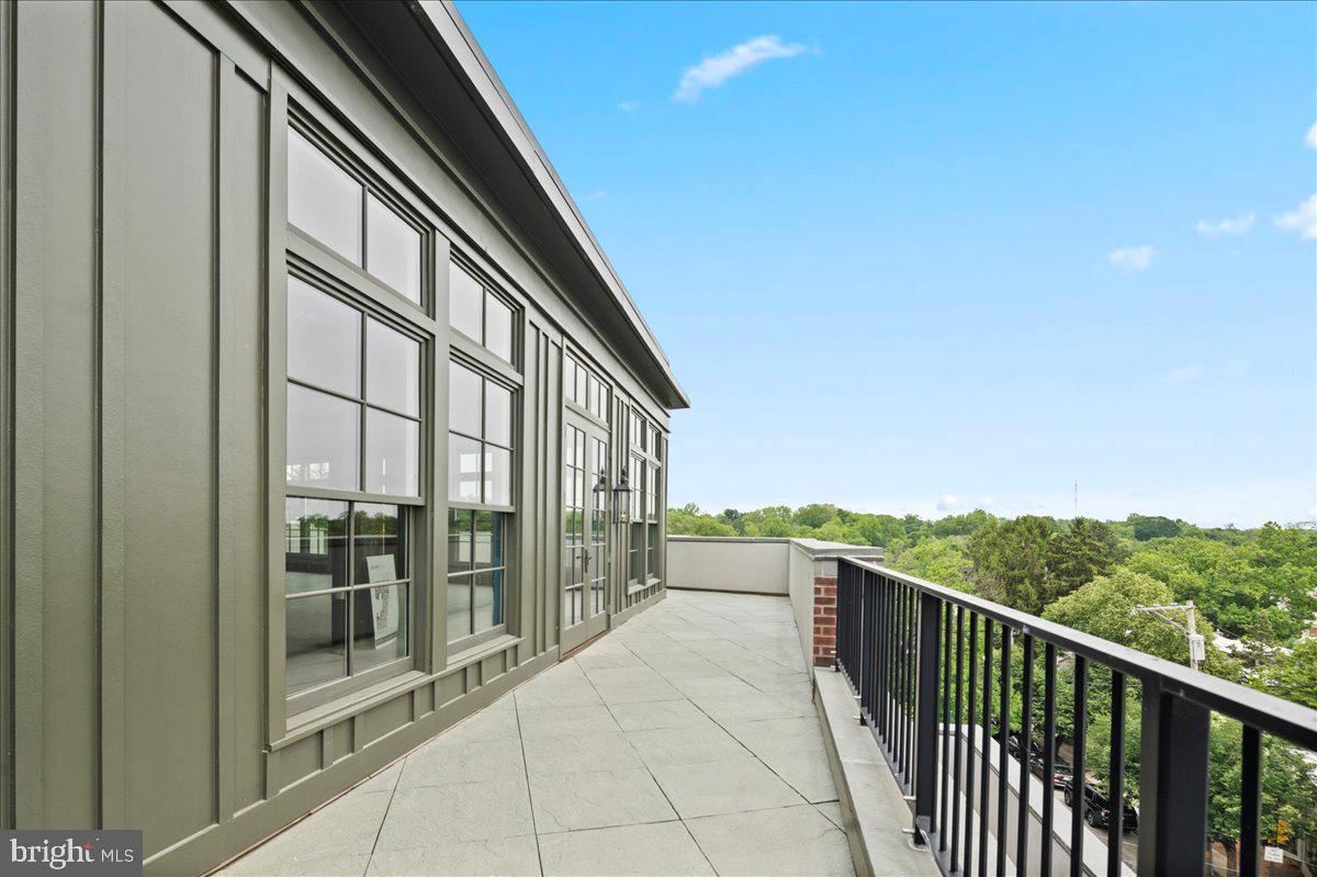 1 W HARTWELL LANE PH1