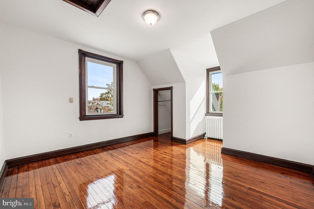 5113 PULASKI AVENUE
