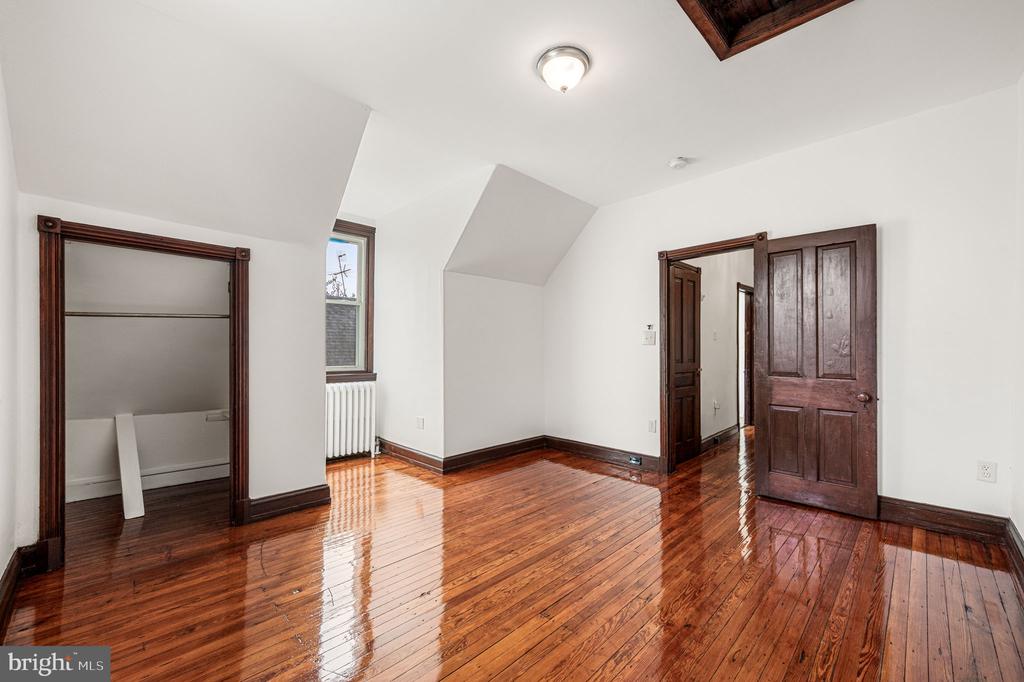 5113 PULASKI AVENUE