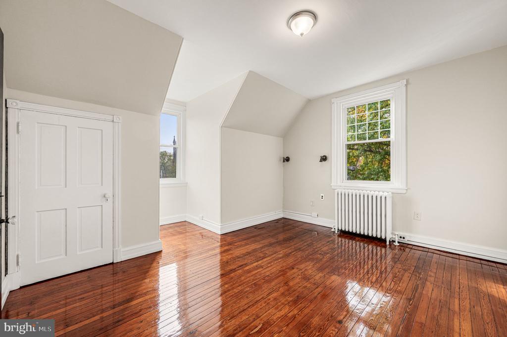 5113 PULASKI AVENUE