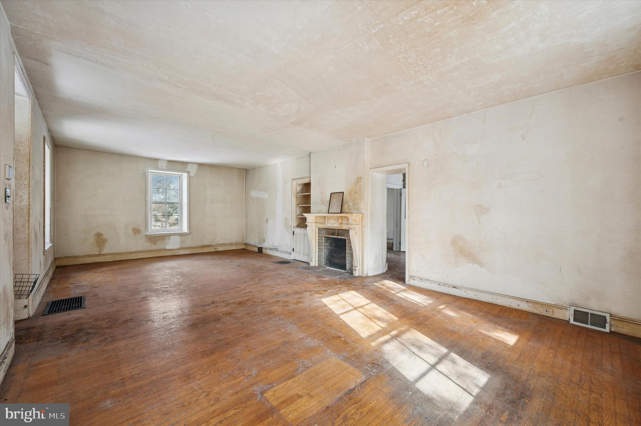 264 W WASHINGTON LANE