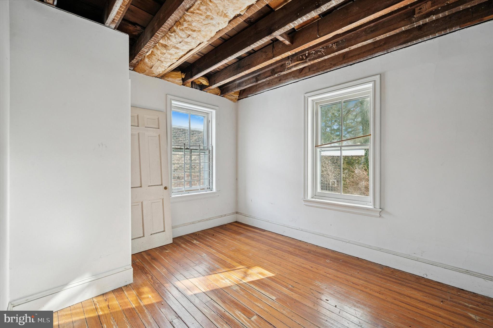 264 W WASHINGTON LANE