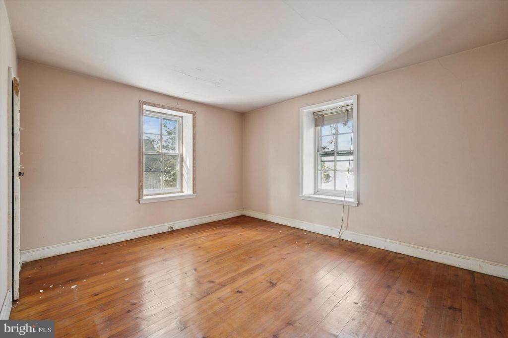 264 W WASHINGTON LANE