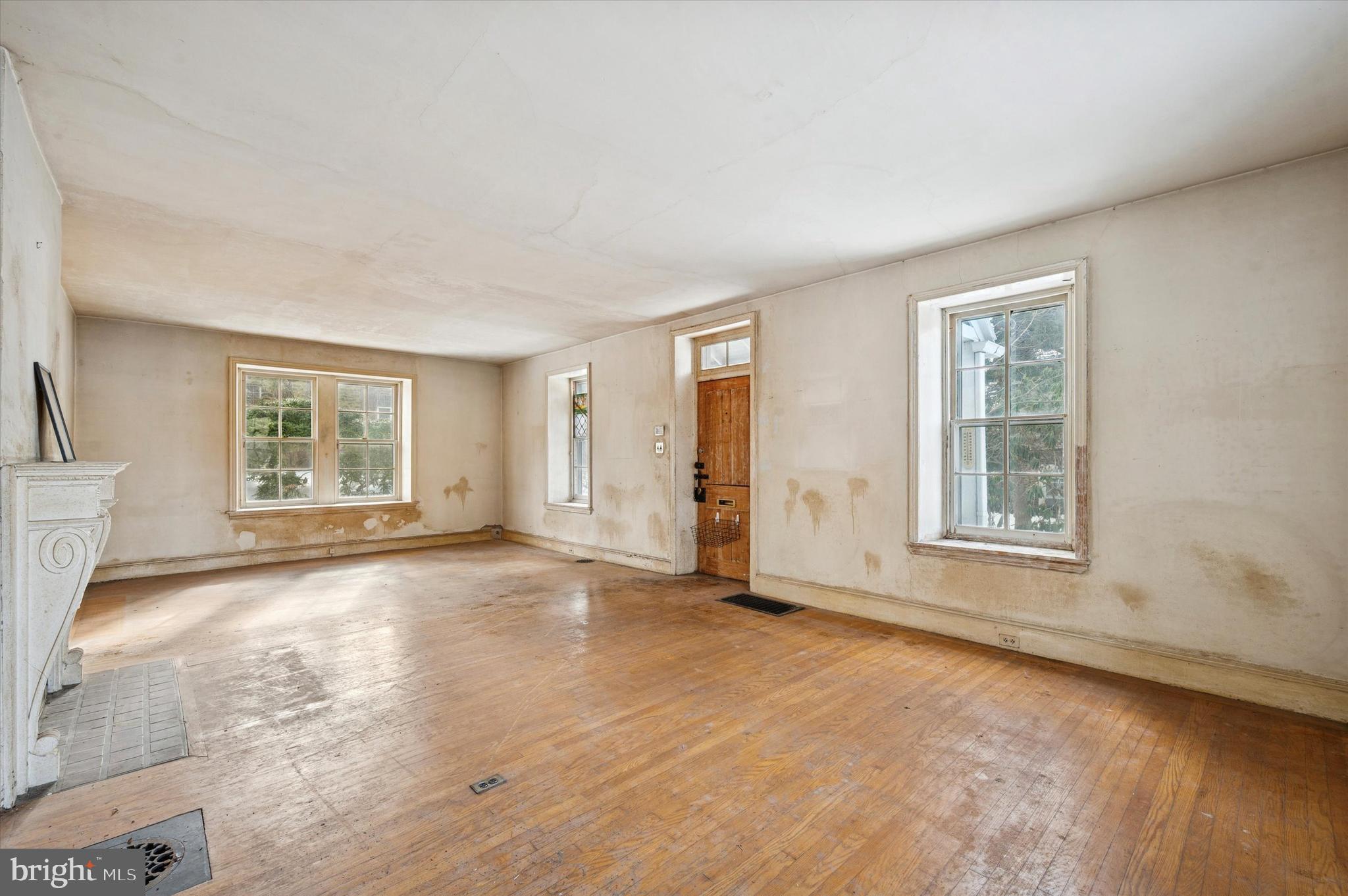 264 W WASHINGTON LANE