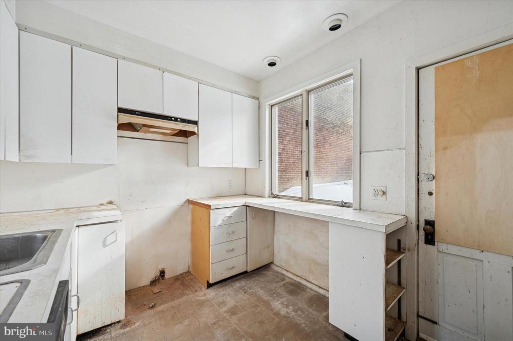 264 W WASHINGTON LANE