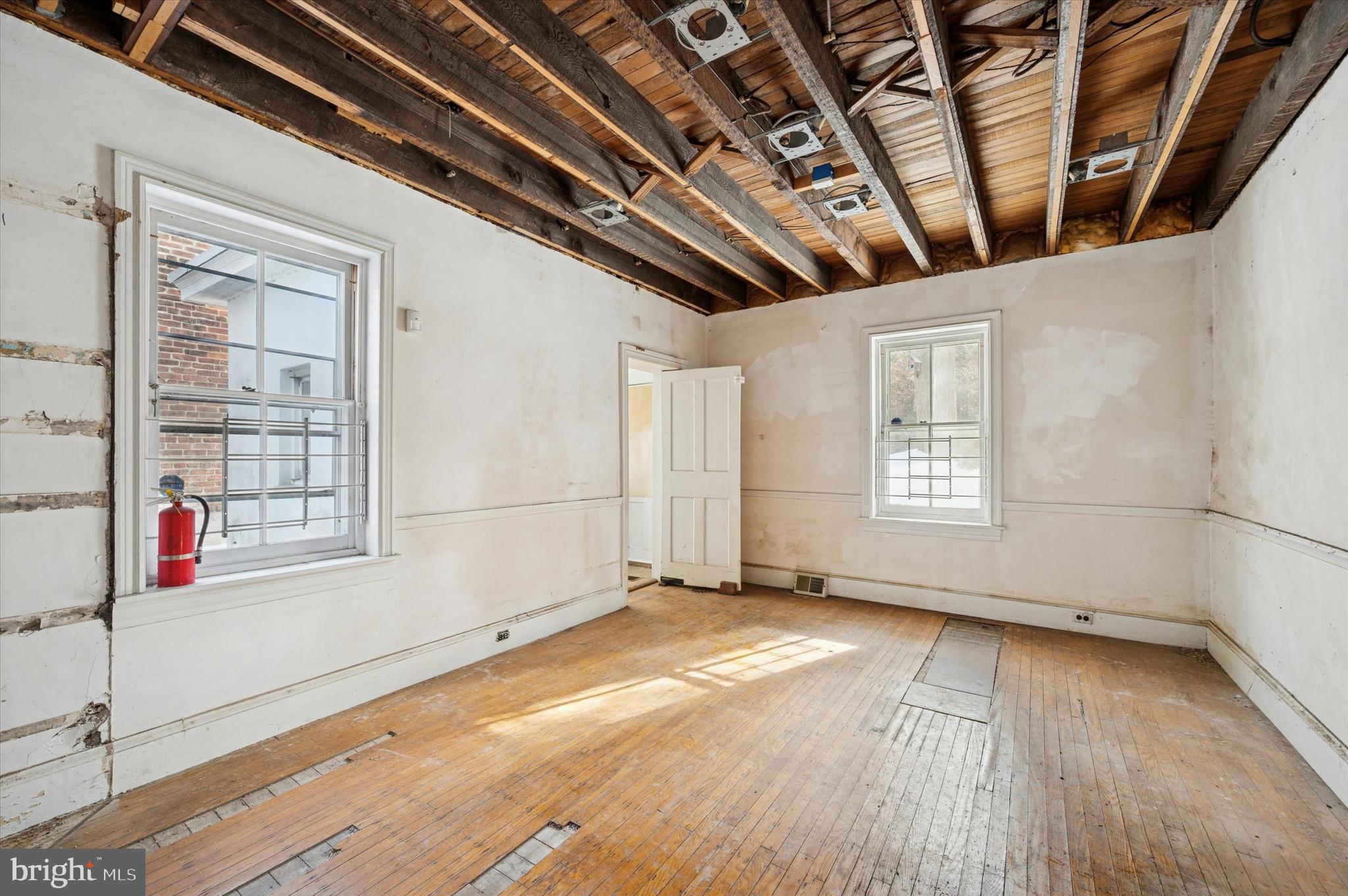 264 W WASHINGTON LANE