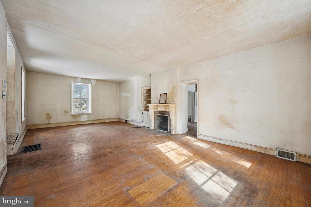 264 W WASHINGTON LANE
