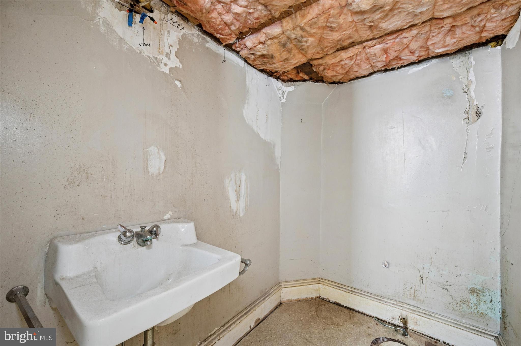 264 W WASHINGTON LANE