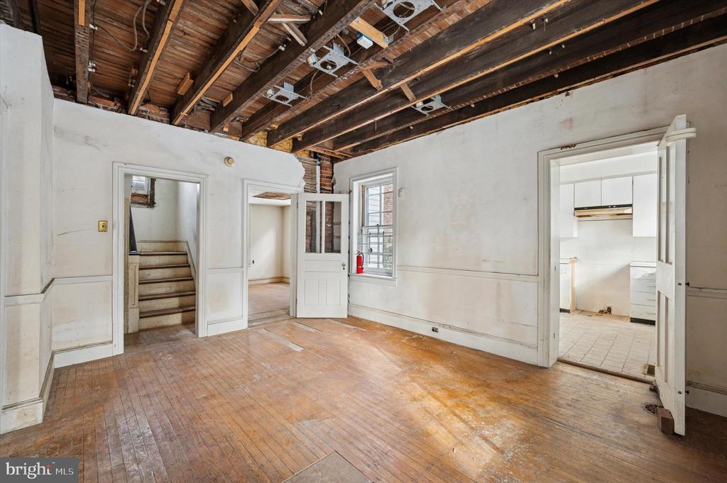 264 W WASHINGTON LANE