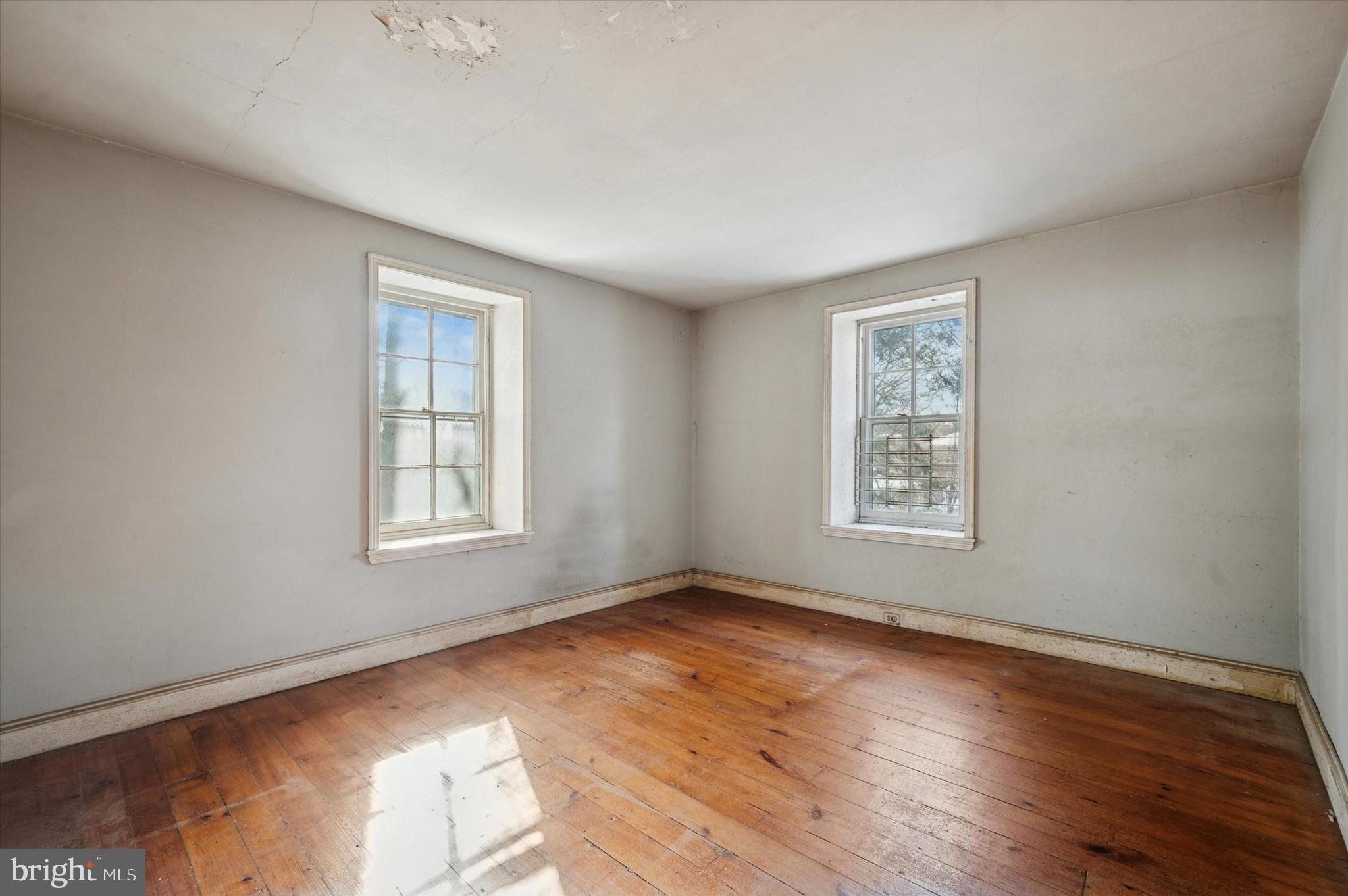 264 W WASHINGTON LANE