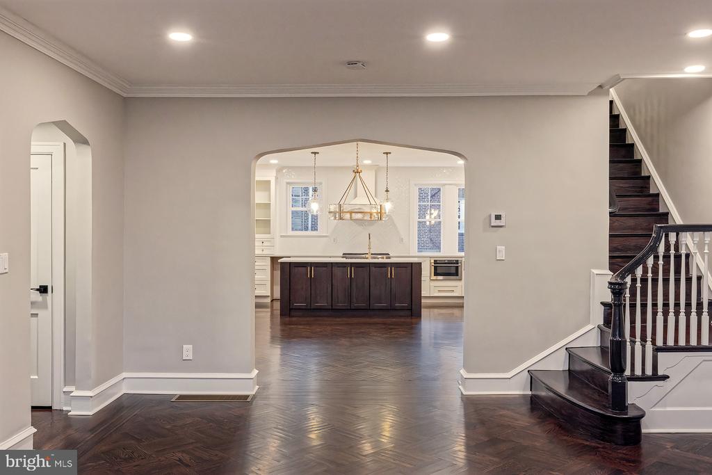 501 E ALLENS LANE
