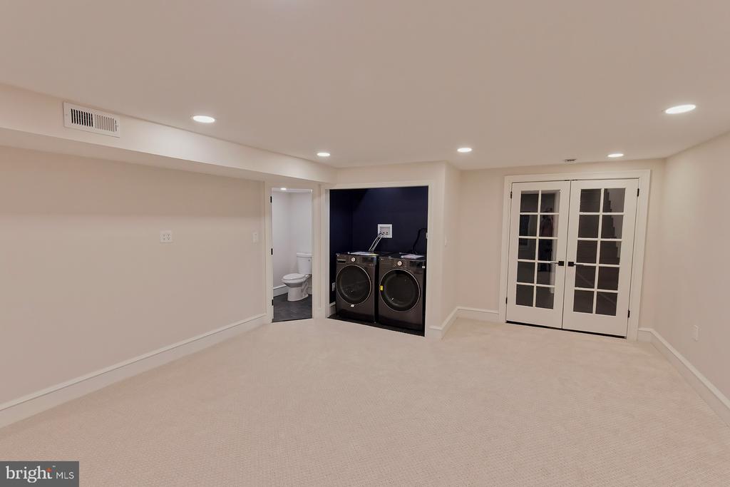 501 E ALLENS LANE