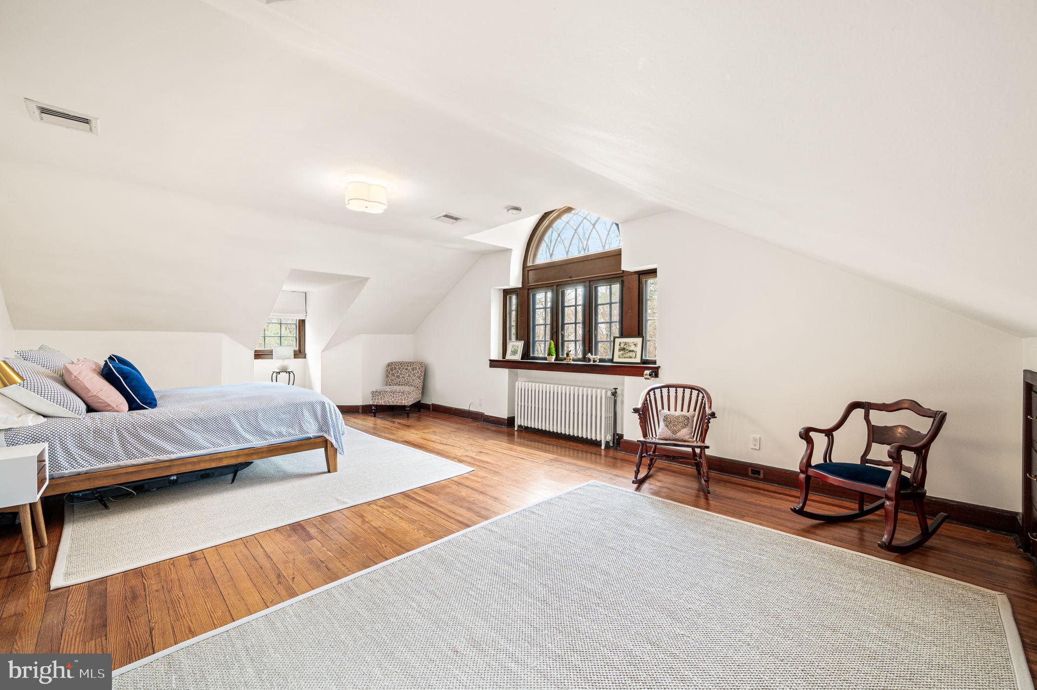 511 W MORELAND AVENUE