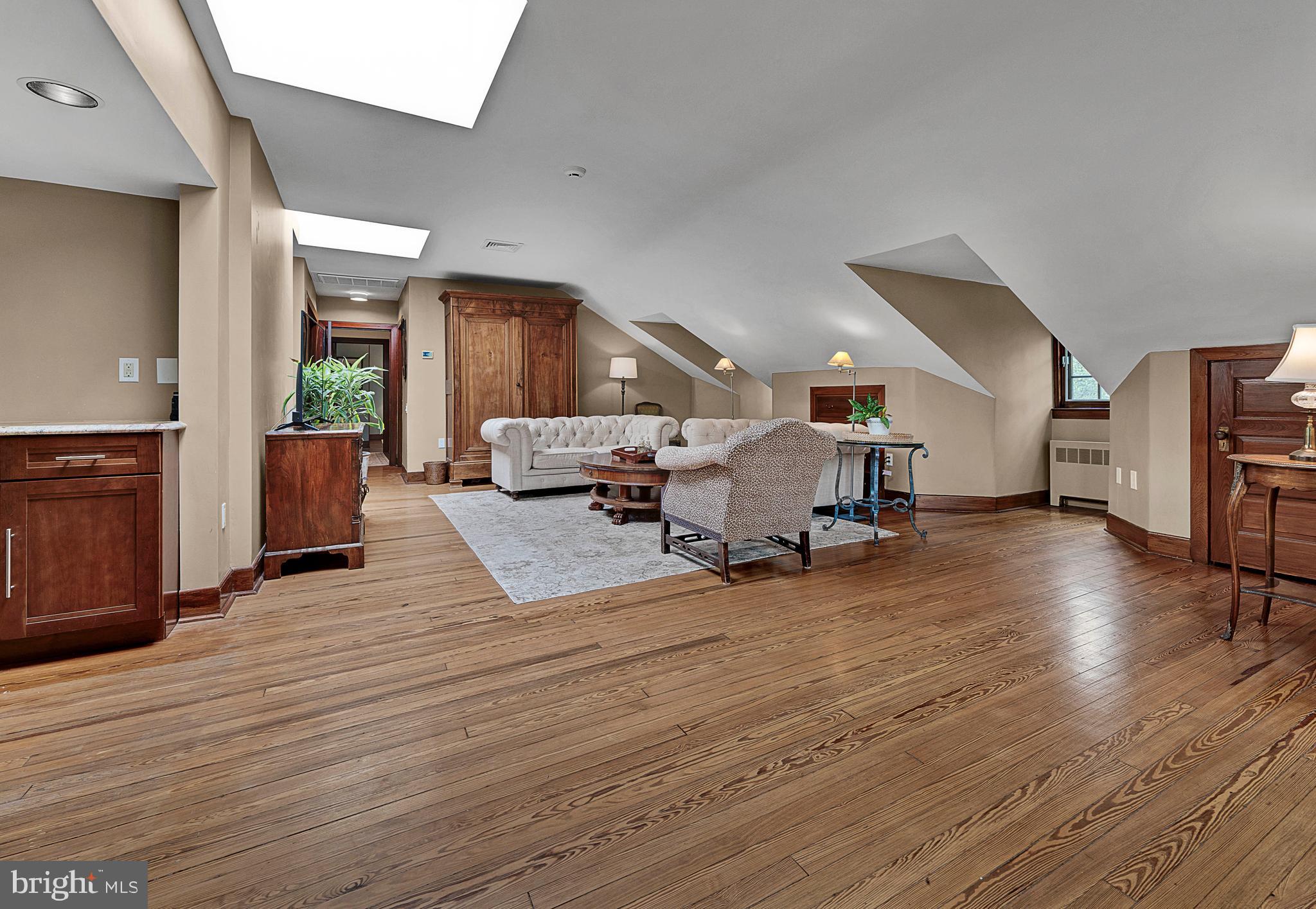 511 W MORELAND AVENUE