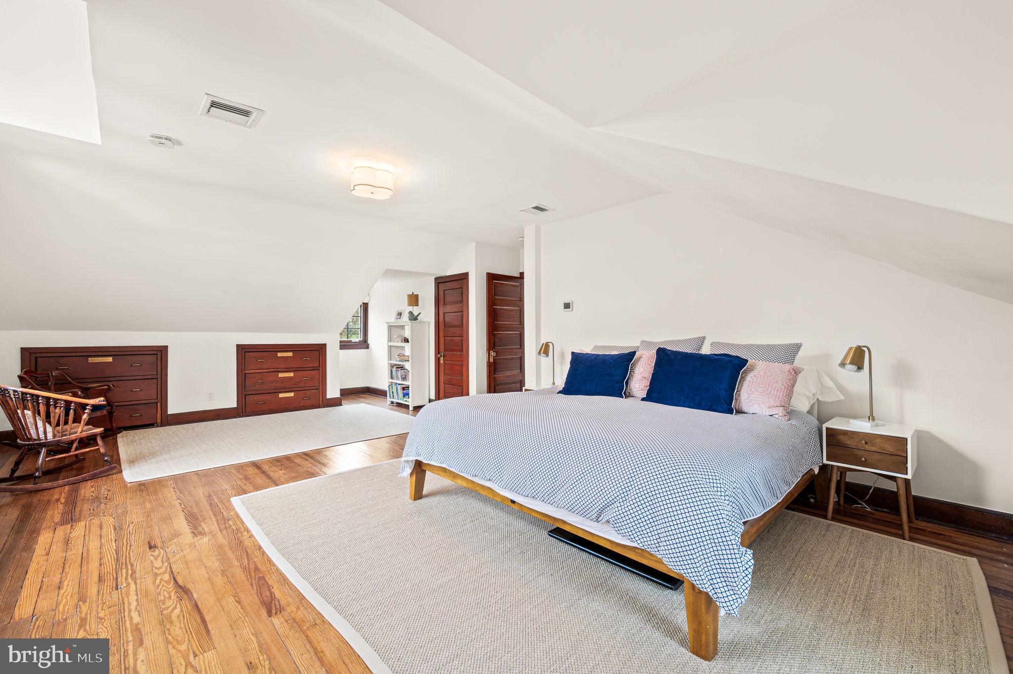 511 W MORELAND AVENUE